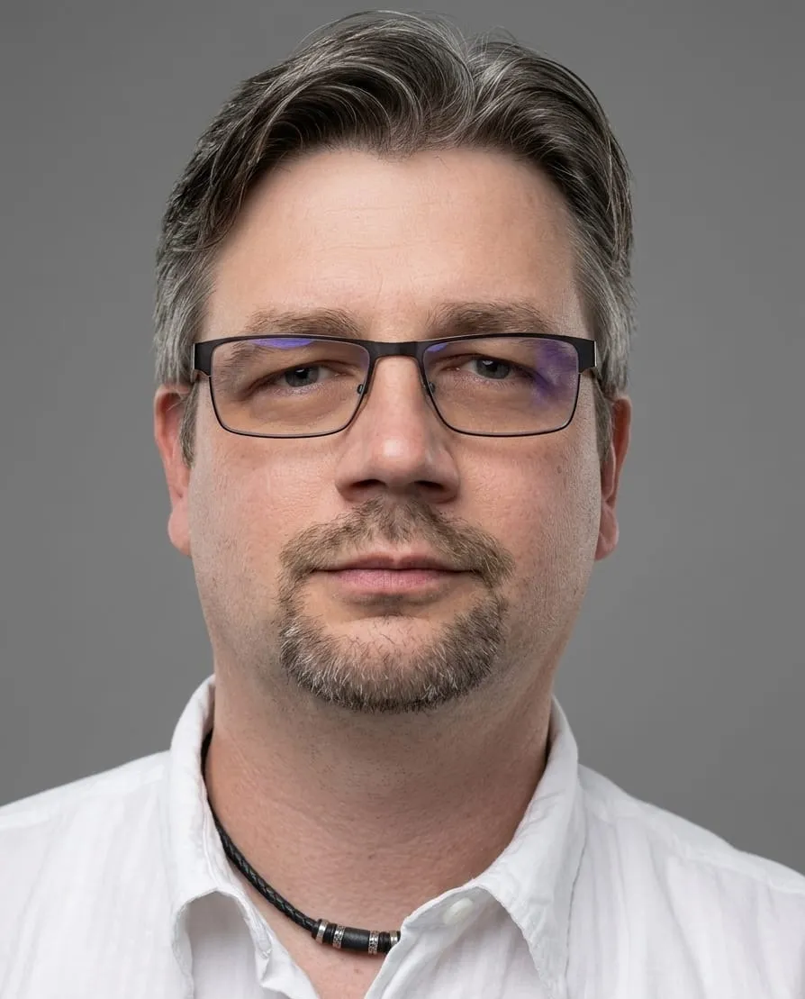 Adrian Schultz, IT-Consultant & Full-Stack Entwickler aus Kassel